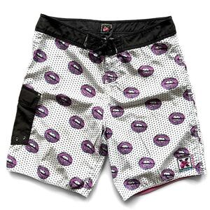 Quicksilver Men’s Medium Lip Print Pop Art Board‎ Shorts Size Medium Unlined